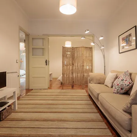 Sarmiento Apartment *